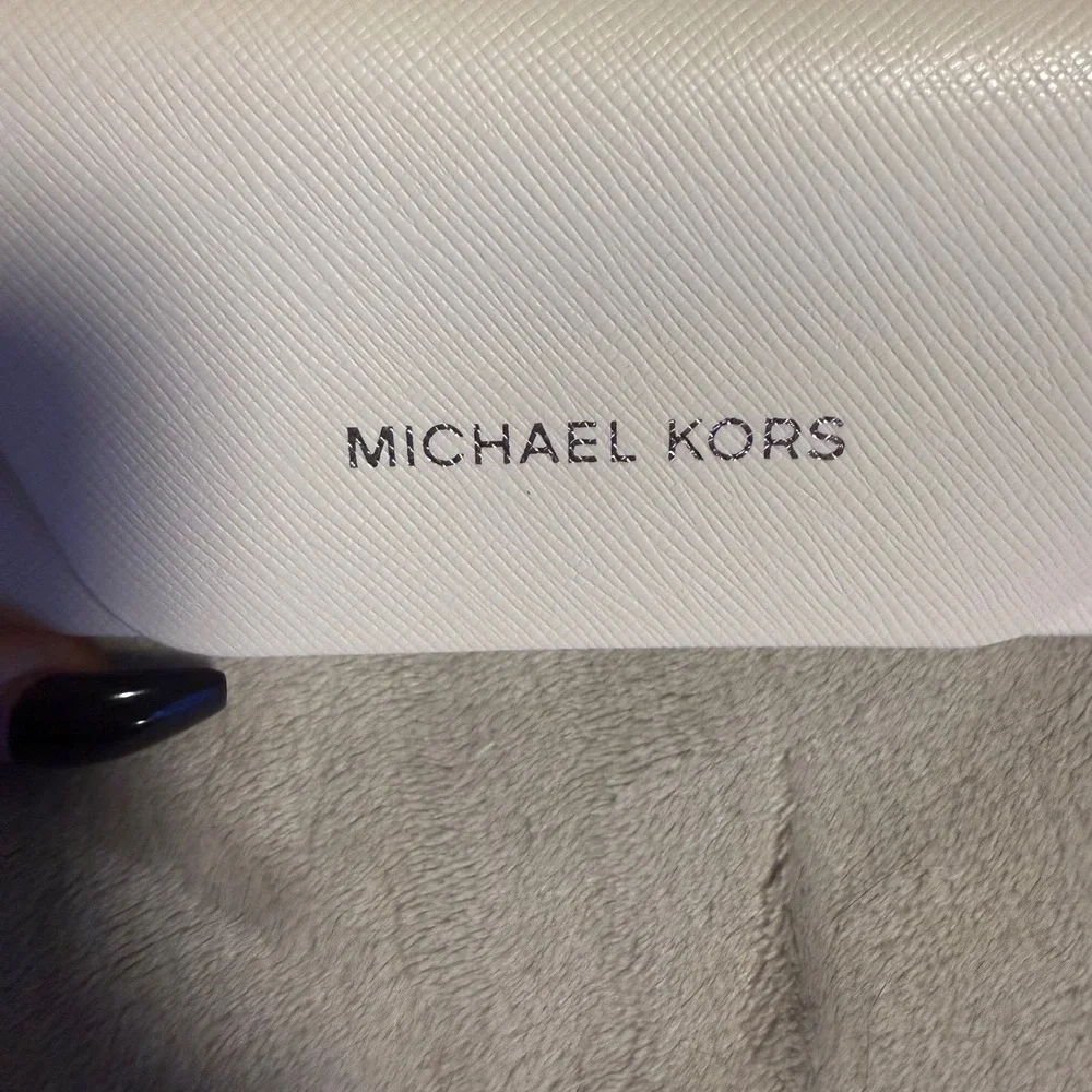 Michael Kors Eyeglass Case White Hard Shell Snap Closure‎ EUC